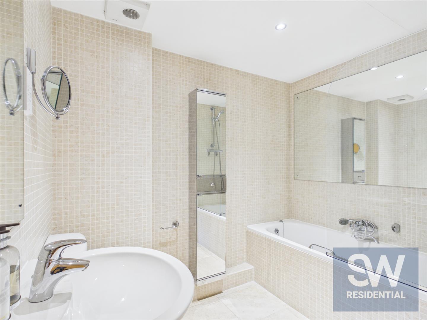 2 bed property in The Quays, Leeds